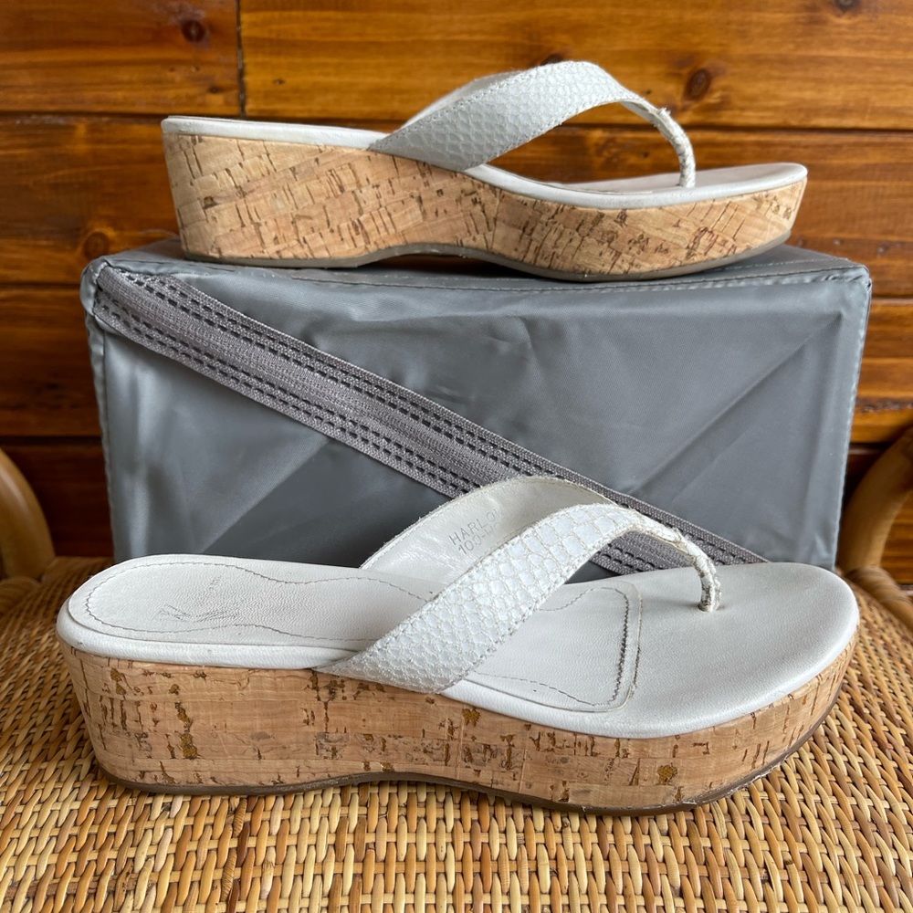 White Mountain Harlow Sandals in white and cork